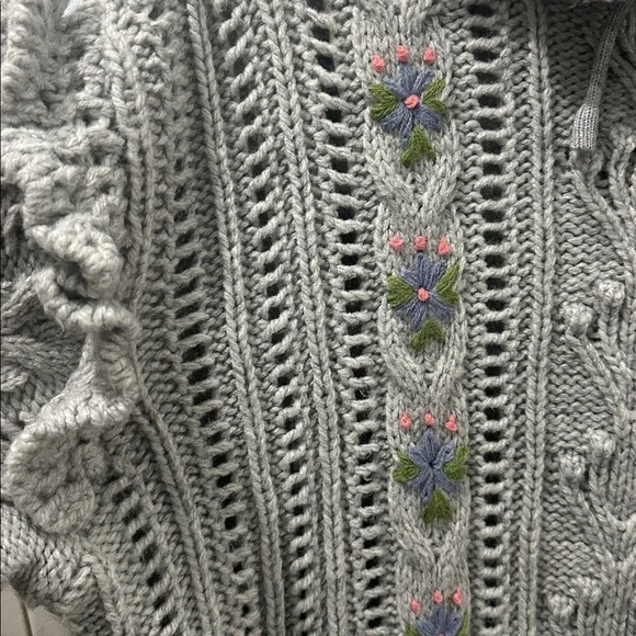 ZARA Embroidered Gray Flowery Sweater‎ Front and Back Intricate Design Size M - Picture 3 of 9
